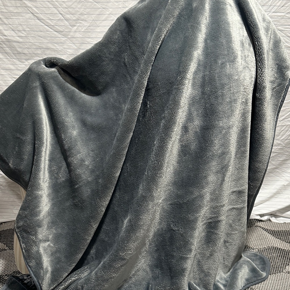Taylor Swift folklore album-themed blanket - Picture 2 of 2